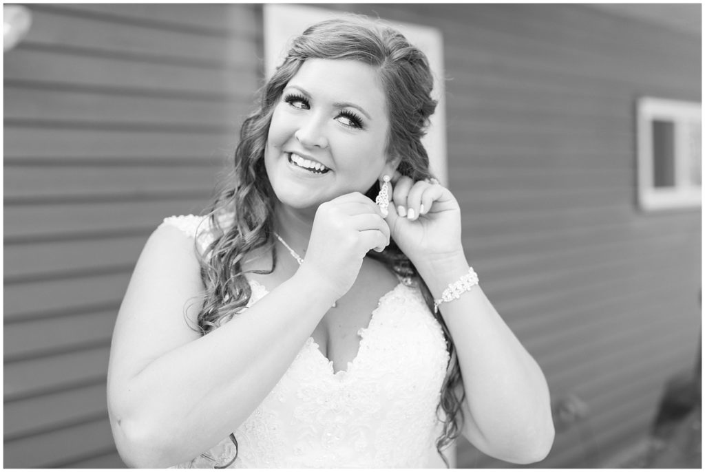 Bride Getting Ready | Wedding in Remsen, Iowa shot by Jessica Brees Photography | Remsen Wedding Photographer