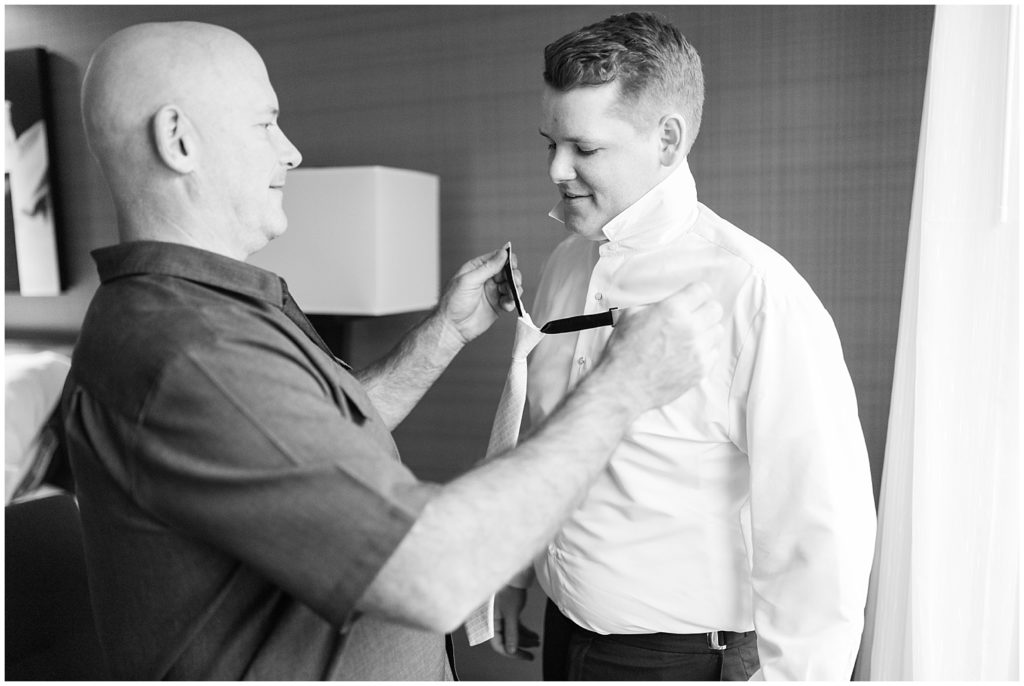 Groom Getting Ready | Wedding in Sioux City, Iowa shot by Jessica Brees Photography | Sioux City Wedding Photographer