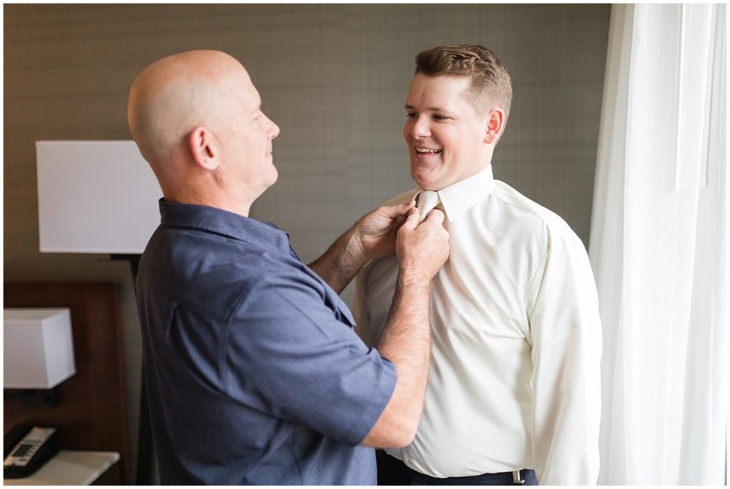 Groom Getting Ready | Wedding in Sioux City, Iowa shot by Jessica Brees Photography | Sioux City Wedding Photographer