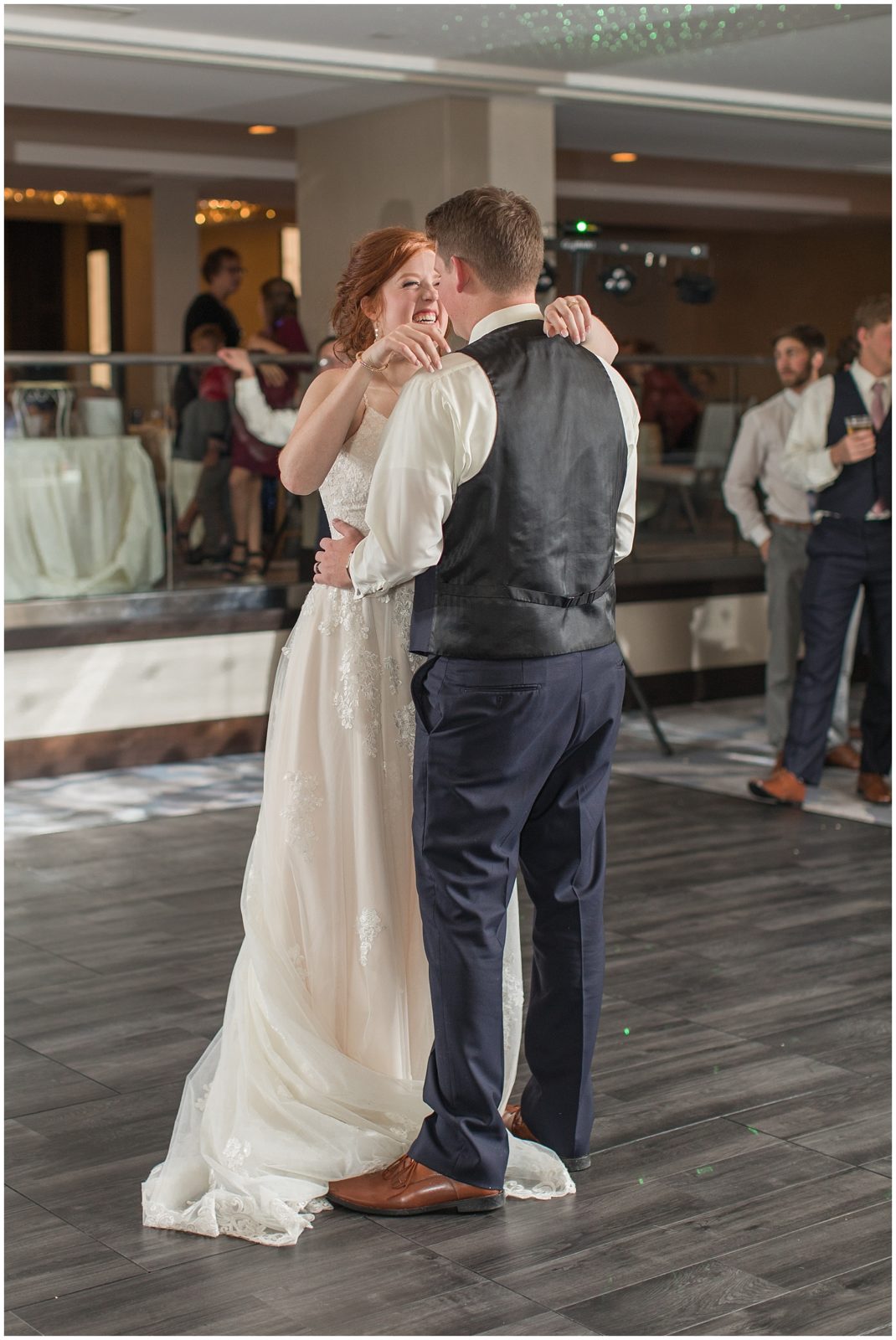 Reception | Wedding in Sioux City, Iowa shot by Jessica Brees Photography | Sioux City Wedding Photographer