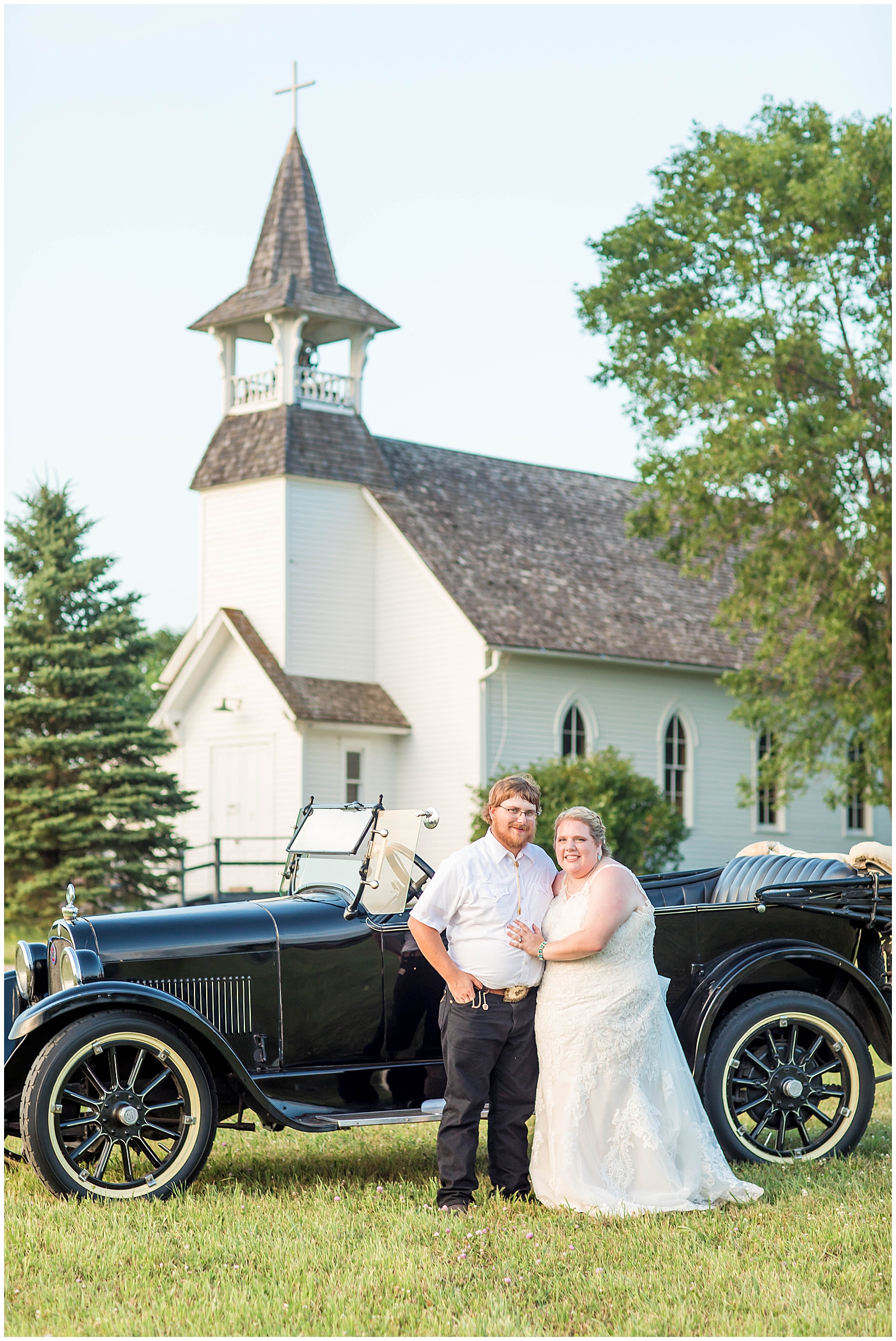 Bride and Groom Portraits | Prairie Village Wedding in Madison, SD shot by Jessica Brees Photo & Video